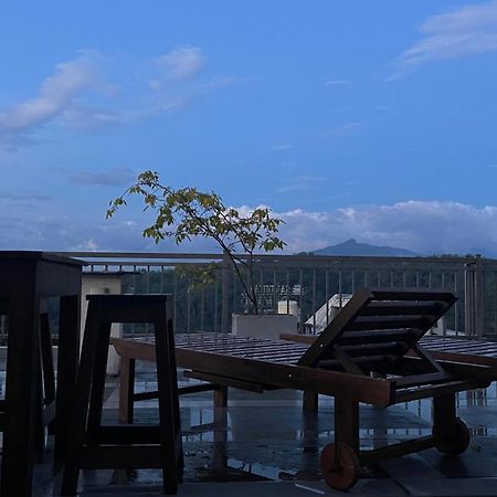 Sun Dove Suite Канді Екстер'єр фото
